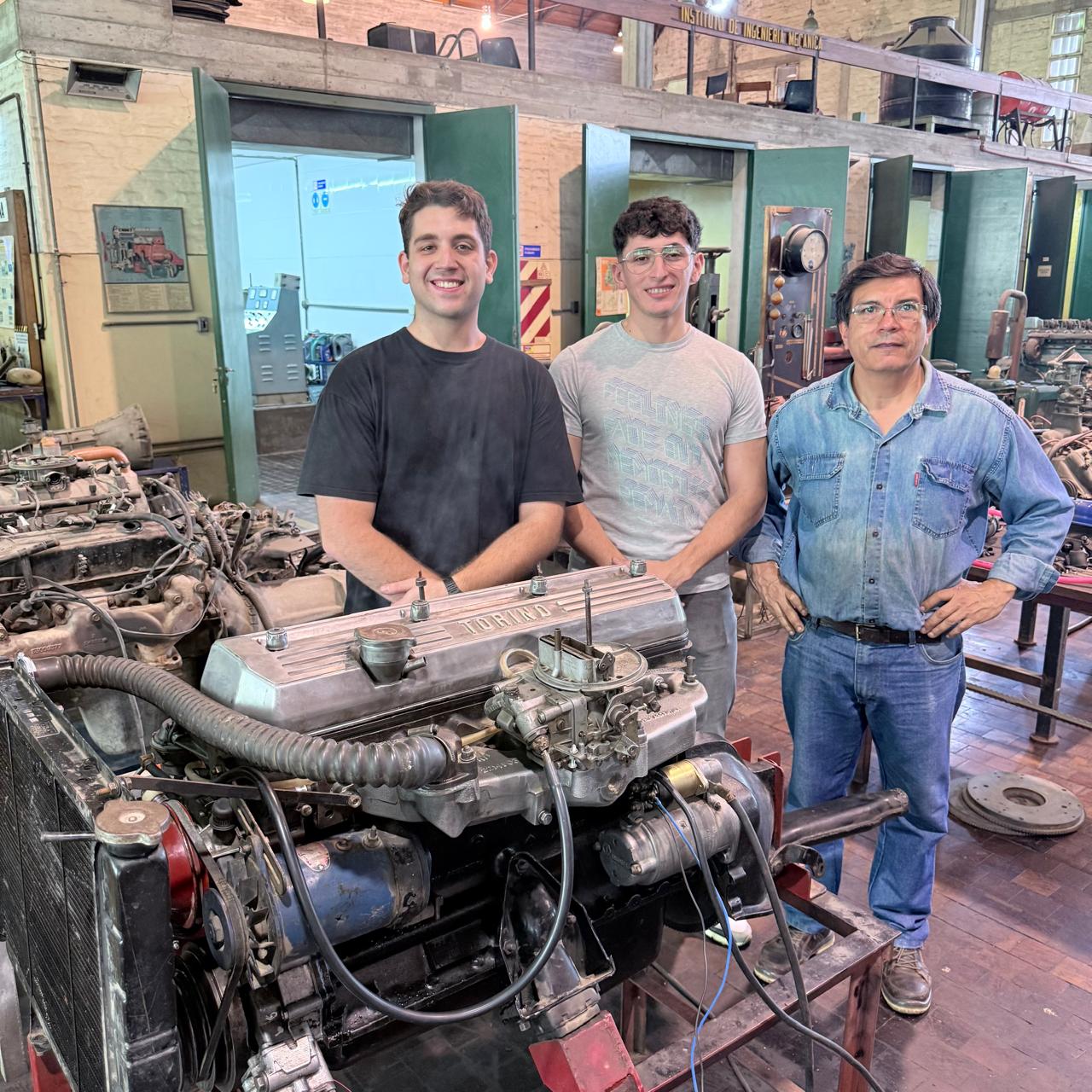 Puesta en marcha de Motor Torino por estudiantes de la FACET