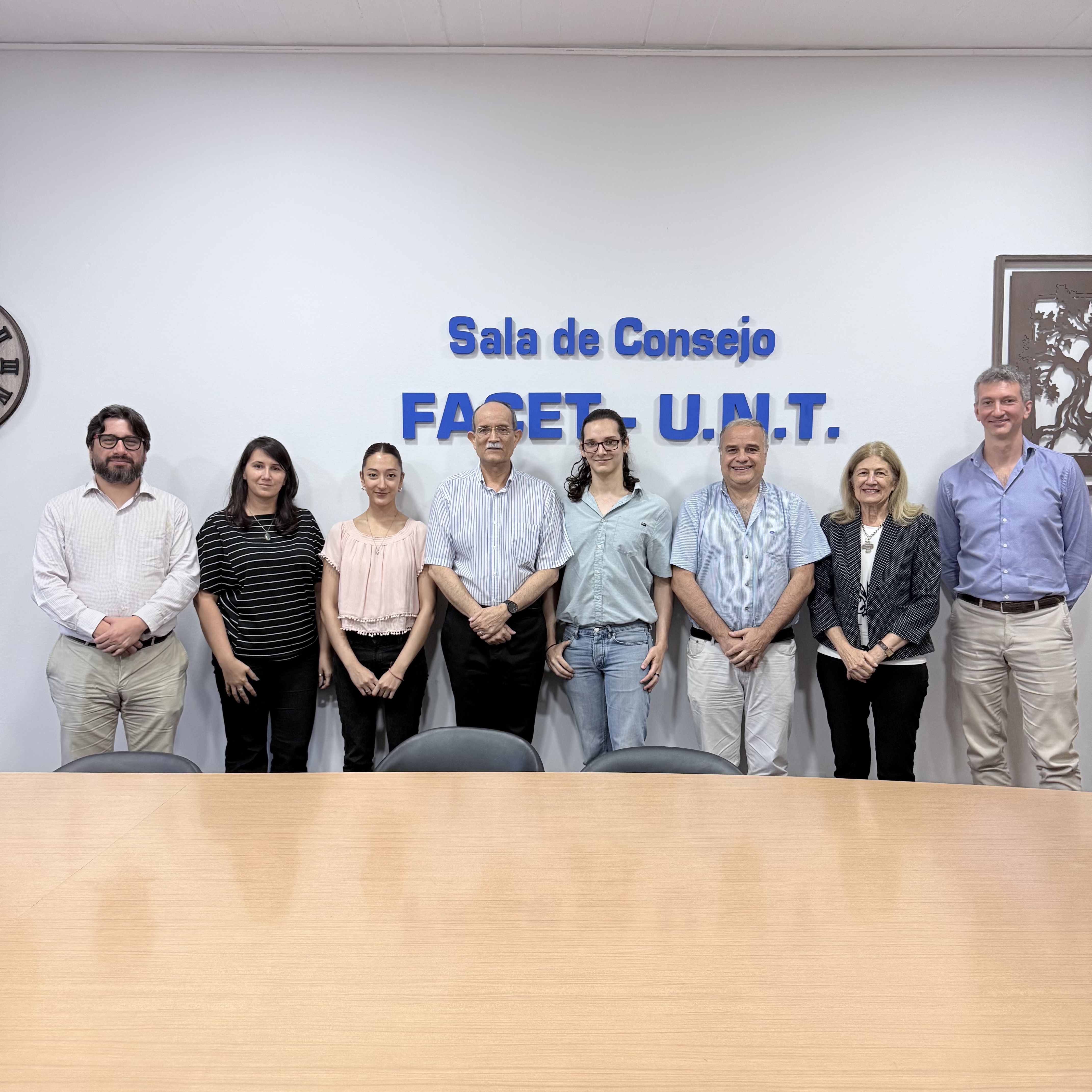 Reunión con futuros egresados de la carrera Ingeniería Informática y equipo docente